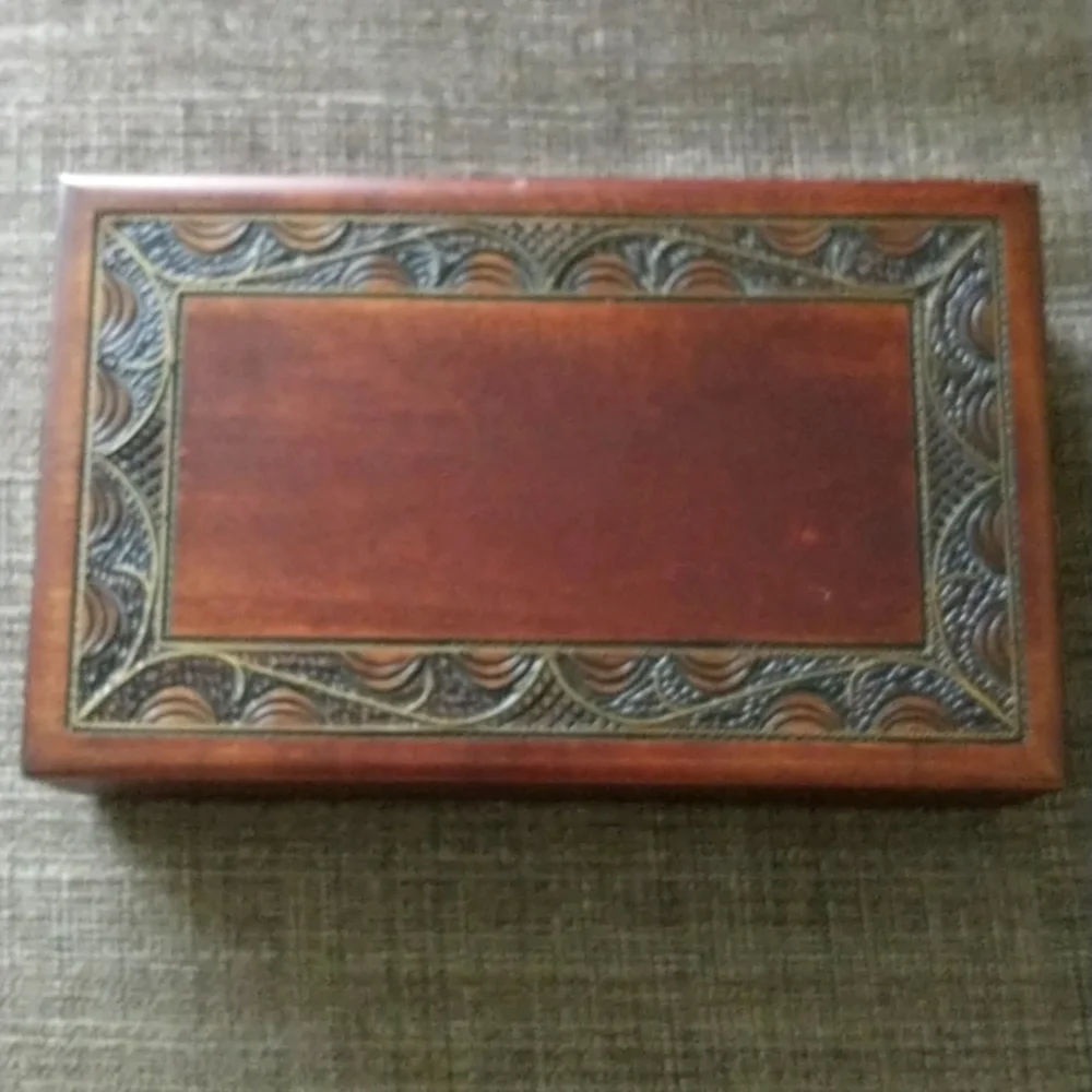 Lovely wood jewelry/trinket box - Picture 1 of 12